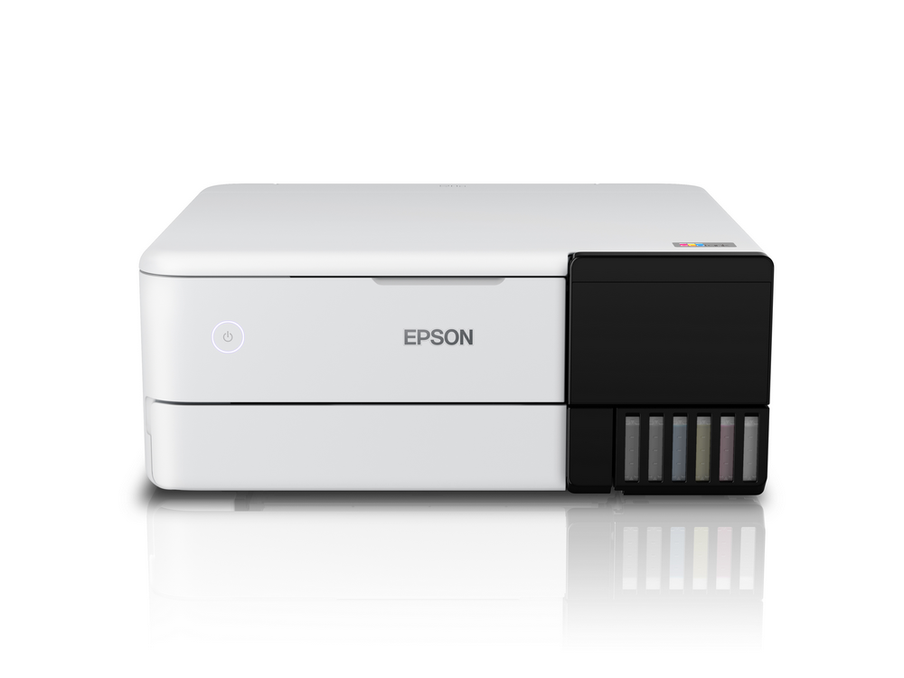 Impresora Epson blanca con cartuchos de tinta negros sobre fondo blanco.