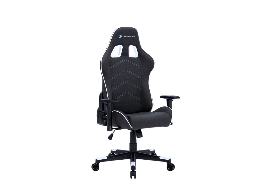 Una silla gamer negra con detalles blancos, aislada sobre blanco.