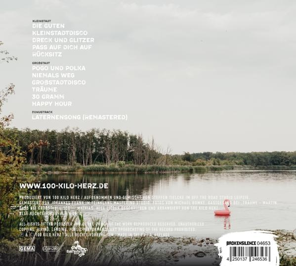 CD-Cover mit Titeln und einer Seeufer-Szene. Pinker Flamingo schwimmt im Wasser. Bäume im Hintergrund.
