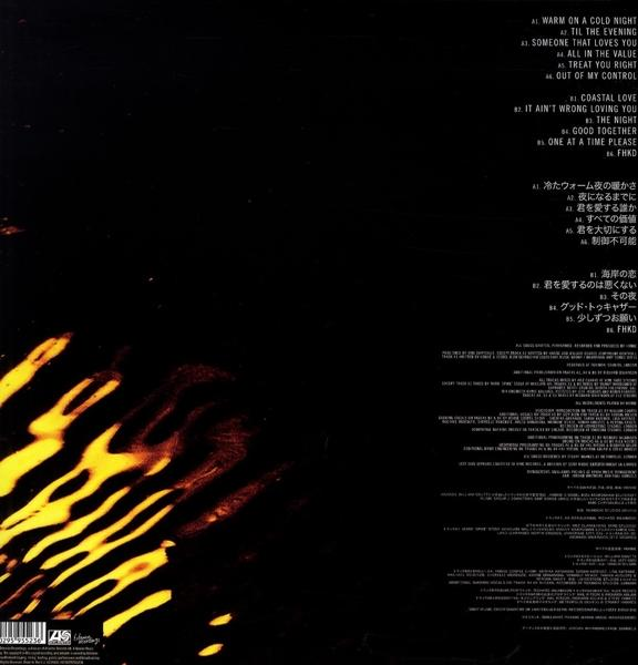 Albumcover mit Titelliste und japanischem Text mit Feuerhintergrund.