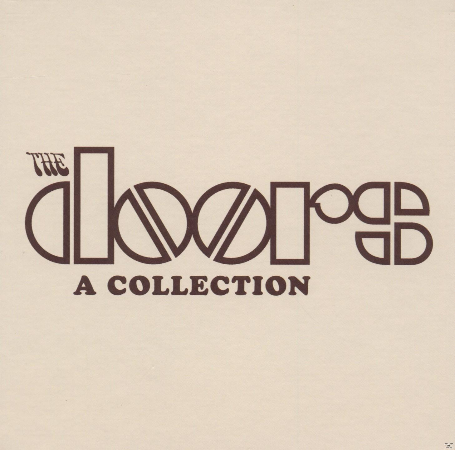 The Doors Albumcover mit dem Bandlogo in Braun auf cremefarbenem Hintergrund. Text: 'A Collection'.