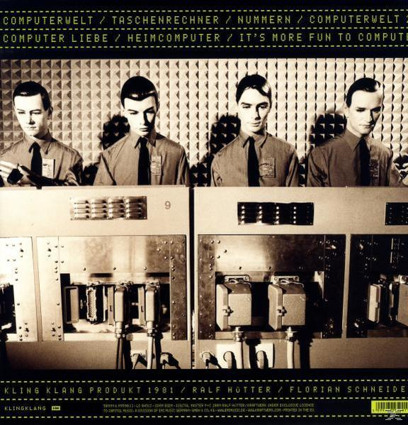 Albumcover mit vier Männern an Computerkonsolen. Text oben und unten.