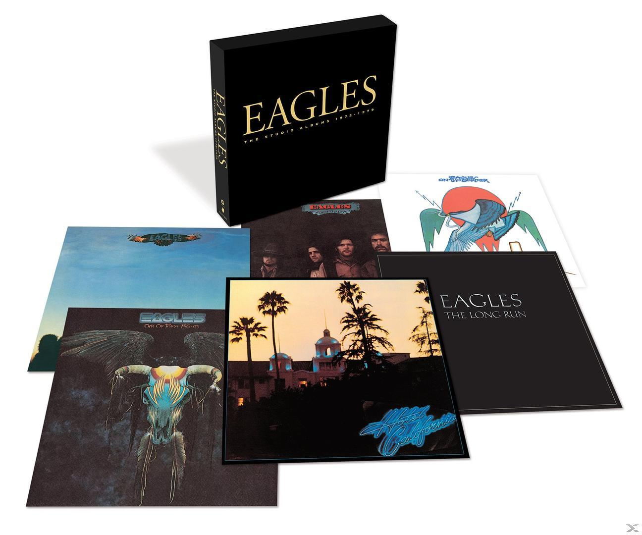 Eagles album box set több albumborítóval, fehér háttér előtt.