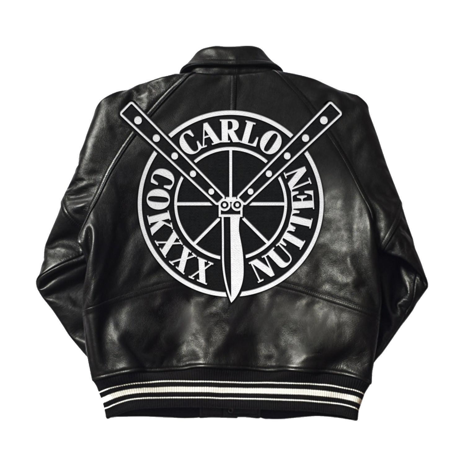 Schwarze Lederjacke mit weißem Logo. Das Logo enthält die Worte 'CARLO NUTT' und ein Messer.