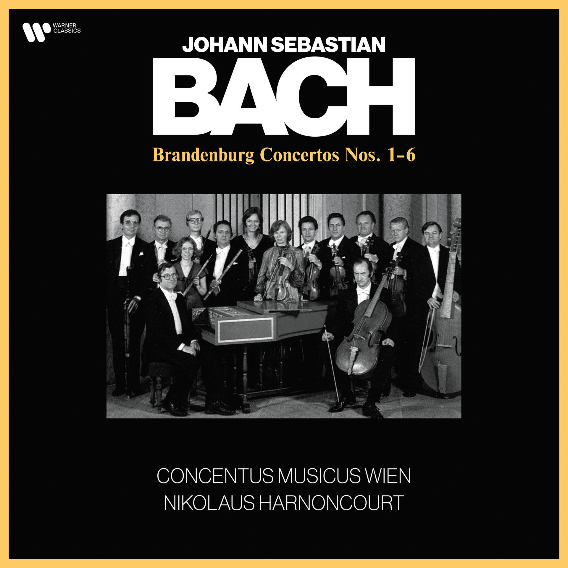 Johann Sebastian Bach album borítója. Zenekar fekete-fehérben, fekete háttér előtt.