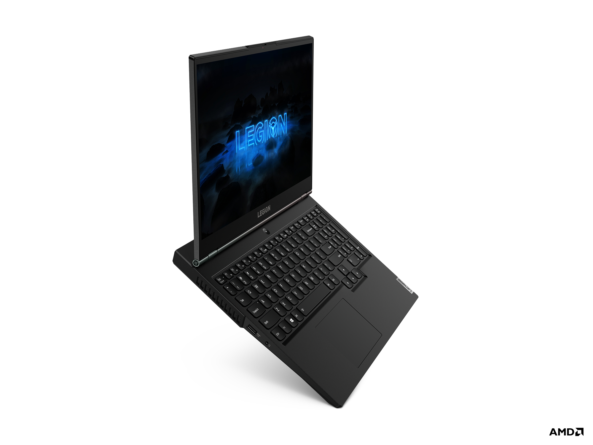 Ein schwarzer Lenovo Legion Laptop auf weißem Hintergrund, Bildschirm mit Logo beleuchtet.