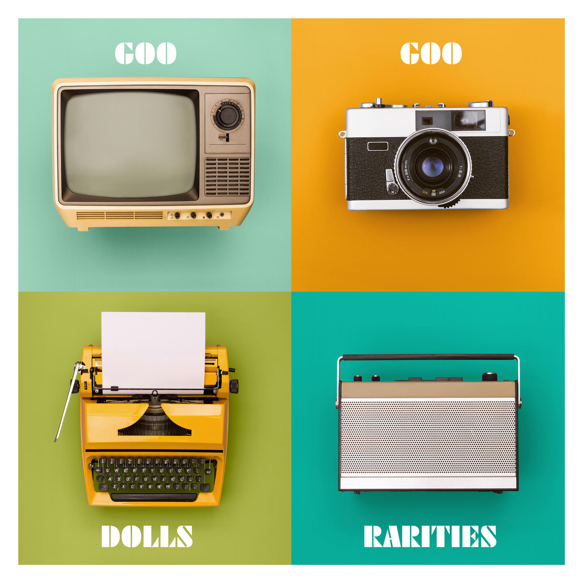 Négy négyzet retro tárgyakkal: TV, kamera, írógép és rádió. Mindegyik négyzeten felirat.