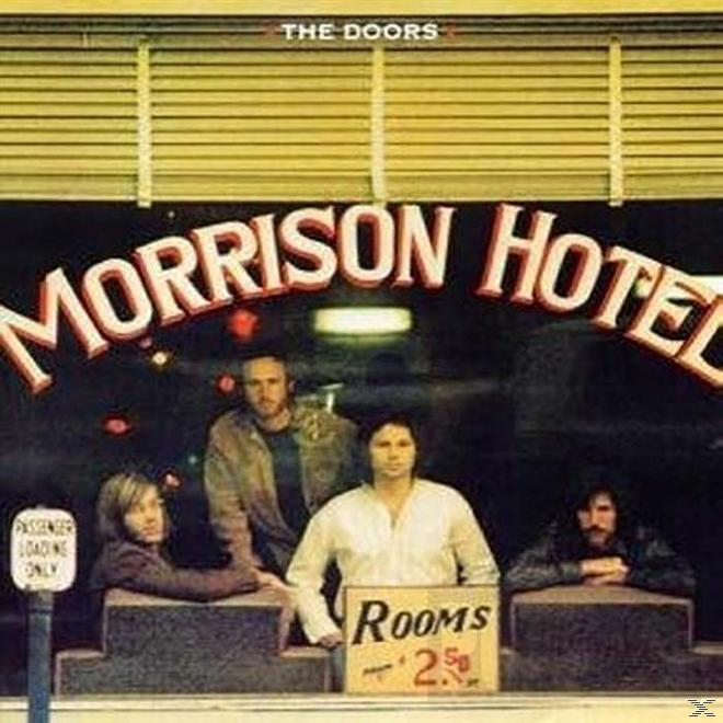 A Doors album borítója. A zenekar tagjai a 'Morrison Hotel' nevű épület előtt állnak.