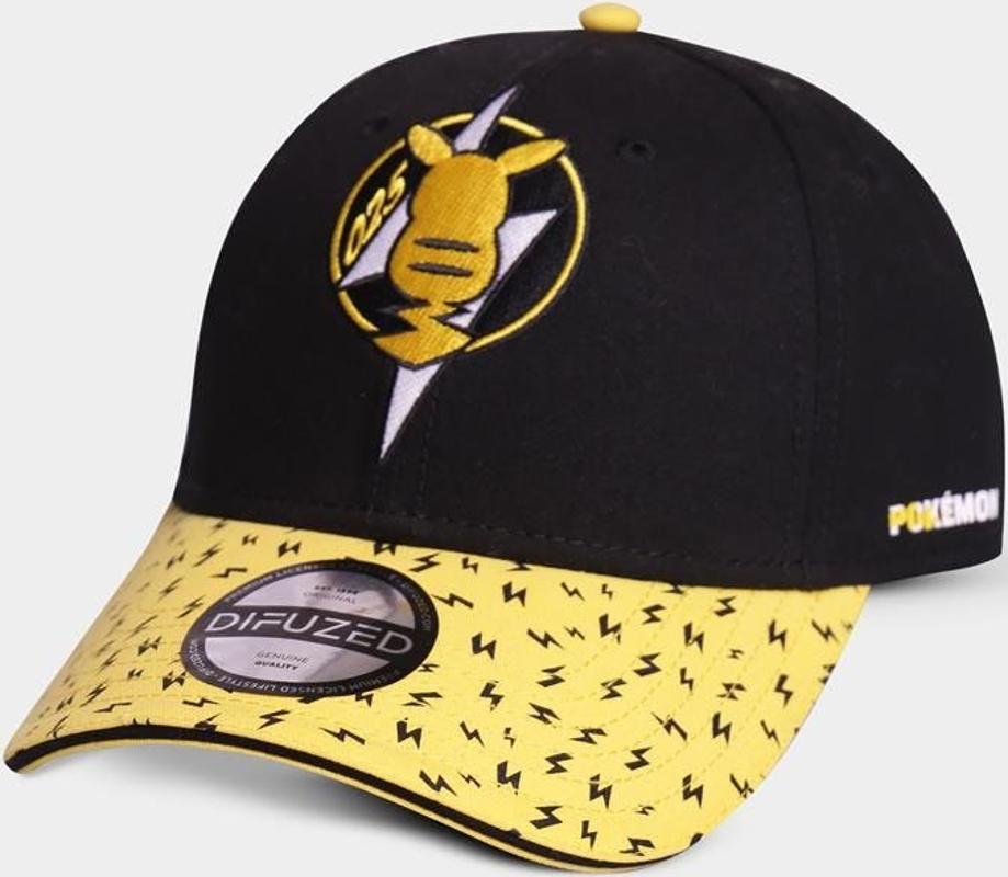 Une casquette noire et jaune avec un logo Pikachu sur le devant.