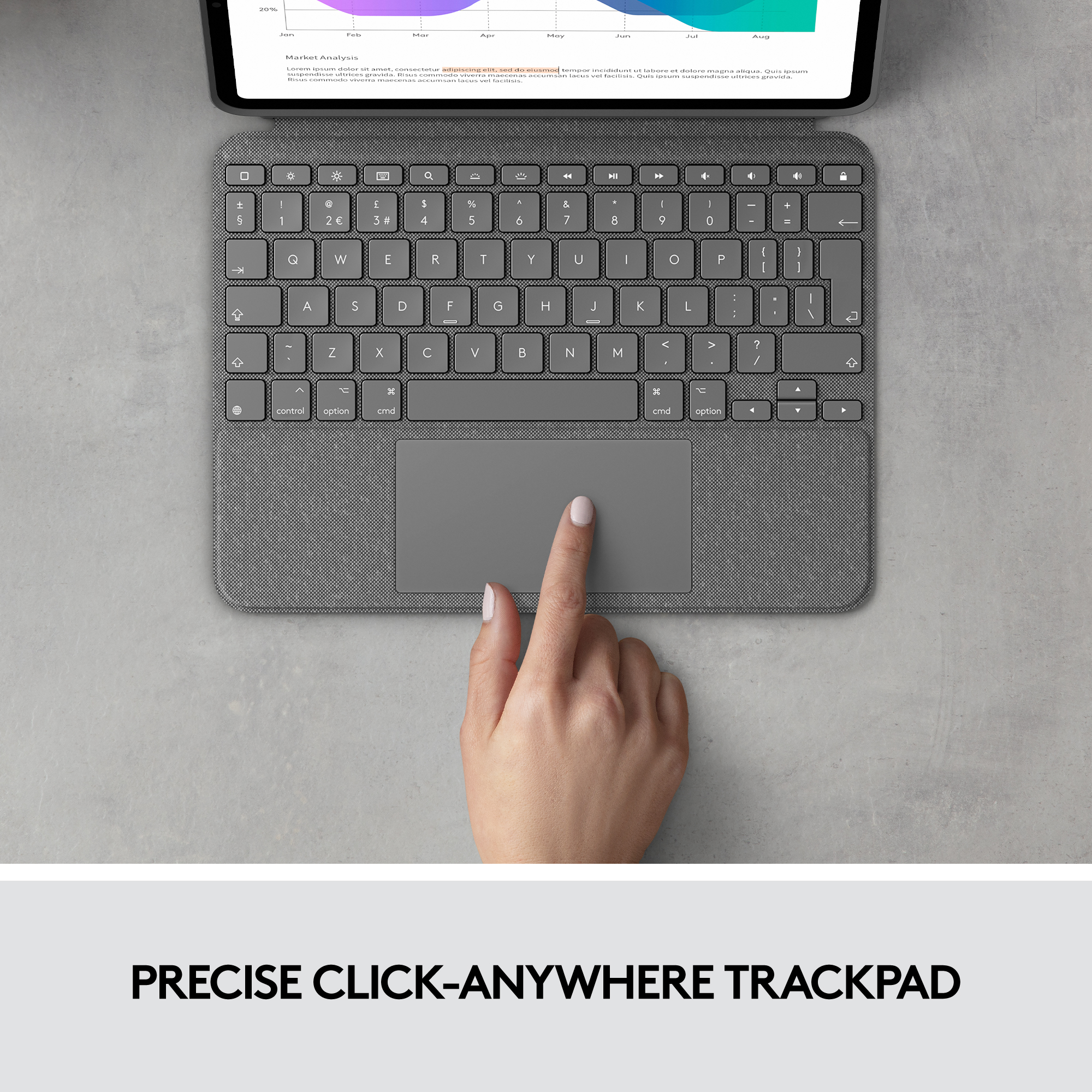 Une main touche un pavé tactile gris sur un clavier avec une tablette.