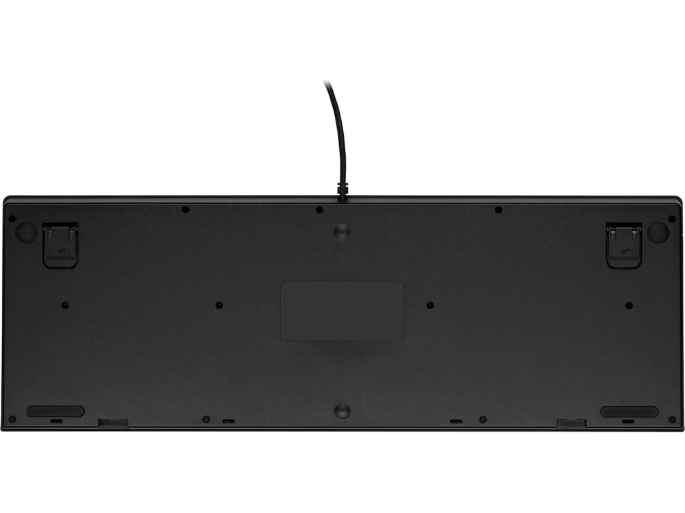 La parte inferior de un teclado negro con un cable negro.