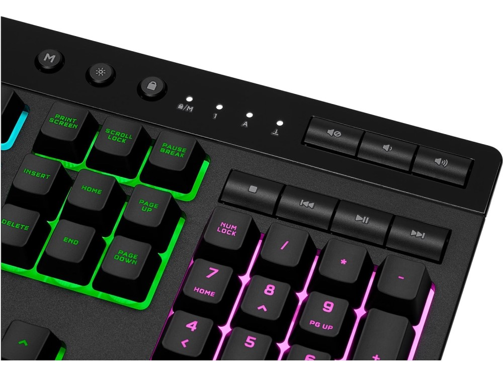 Teclado negro con teclas iluminadas. Luces verdes, rosas y azules encendidas.