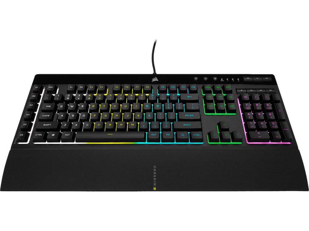 Teclado negro con teclas retroiluminadas de colores. Logotipo Corsair visible. Fondo blanco.