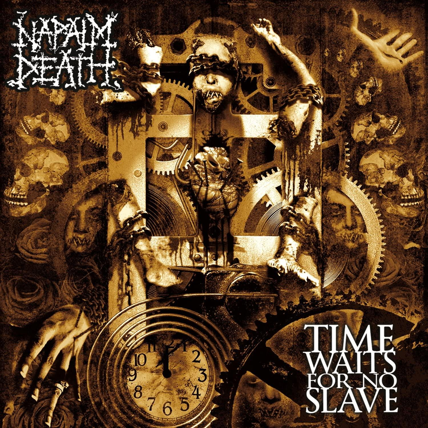 Napalm Death album borító: sötét, összetett műalkotás koponyákkal, fogaskerekekkel és egy órával. 'Time Waits For No Slave' szöveg.