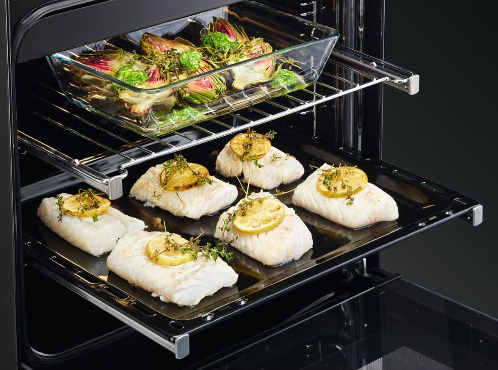 AEG KOMB4030IB Serie 6000 mit SteamBake Feuchtigkeitszugabe (mit katalytischer Rückwand), Einbauherdset (Induktionskochfeld, A+, 71 l)