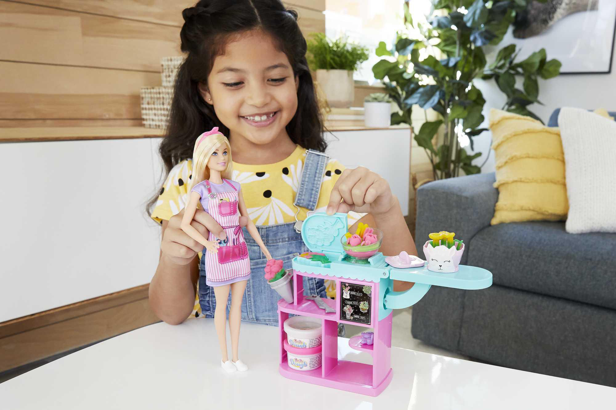 BARBIE Floristin-Puppe, Spielset mit Knete und Zubehör Spielzeugpuppe Mehrfarbig