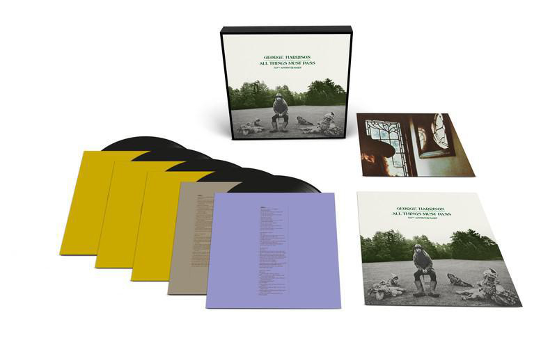 Box-Set von George Harrisons Album, mit Schallplatten und Kunstwerken.