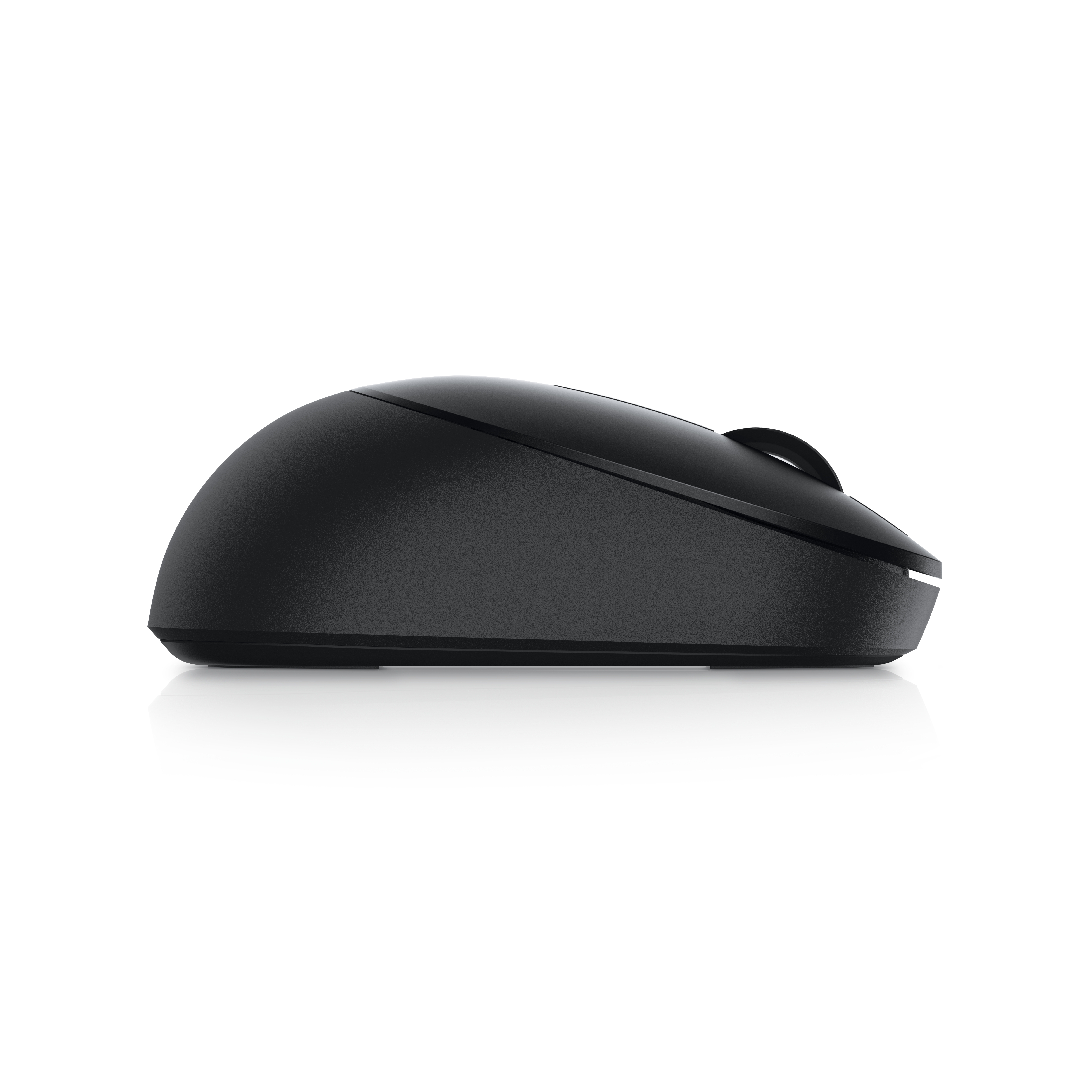 Eine schwarze Computermaus, Seitenansicht, liegt auf einer weißen Oberfläche. Sie hat ein Scrollrad und ein geschwungenes Design.