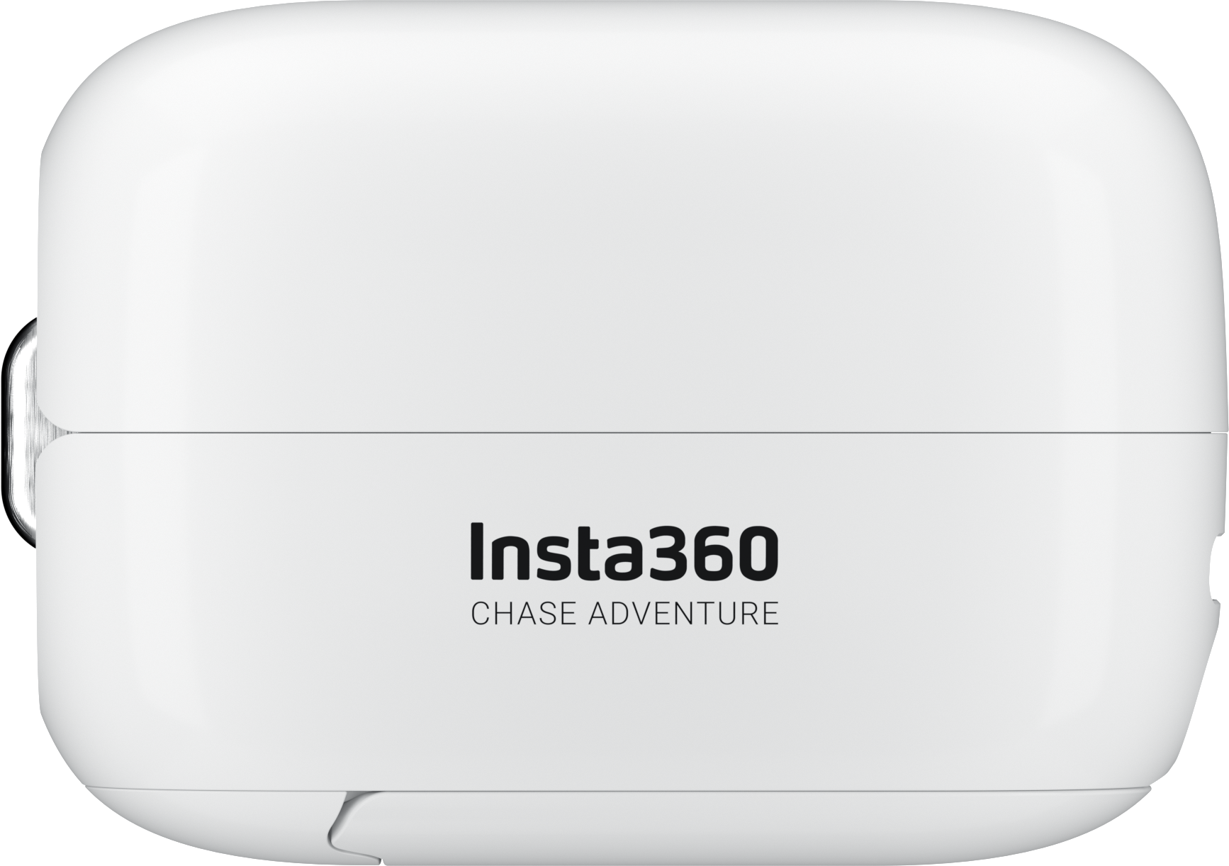 Weiße Insta360-Kamera, Vorderansicht, mit dem Markennamen und "CHASE ADVENTURE" darauf geschrieben.