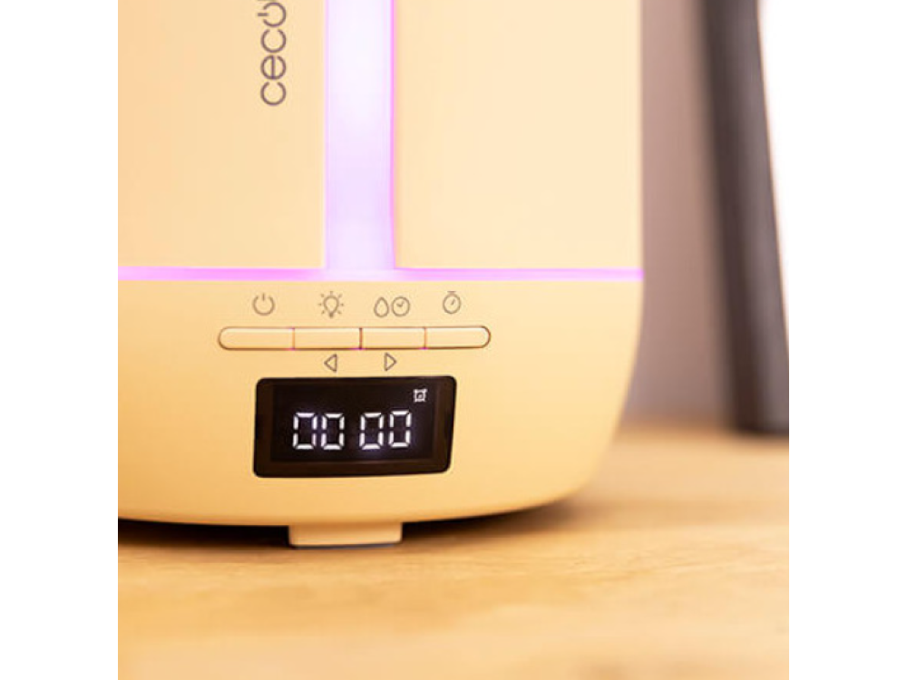 Un humidificador beige con pantalla digital '00 00'. Tiene botones de control y una tira de luz en la parte superior.