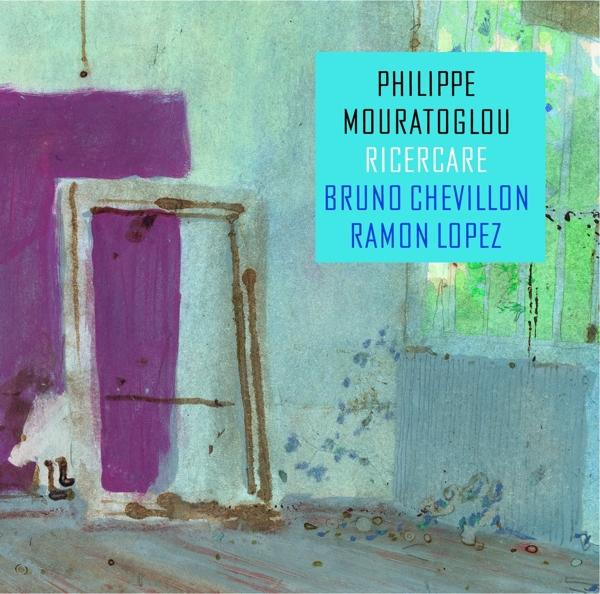 Pochette d'album avec texte bleu sur fond bleu et violet. Art abstrait.