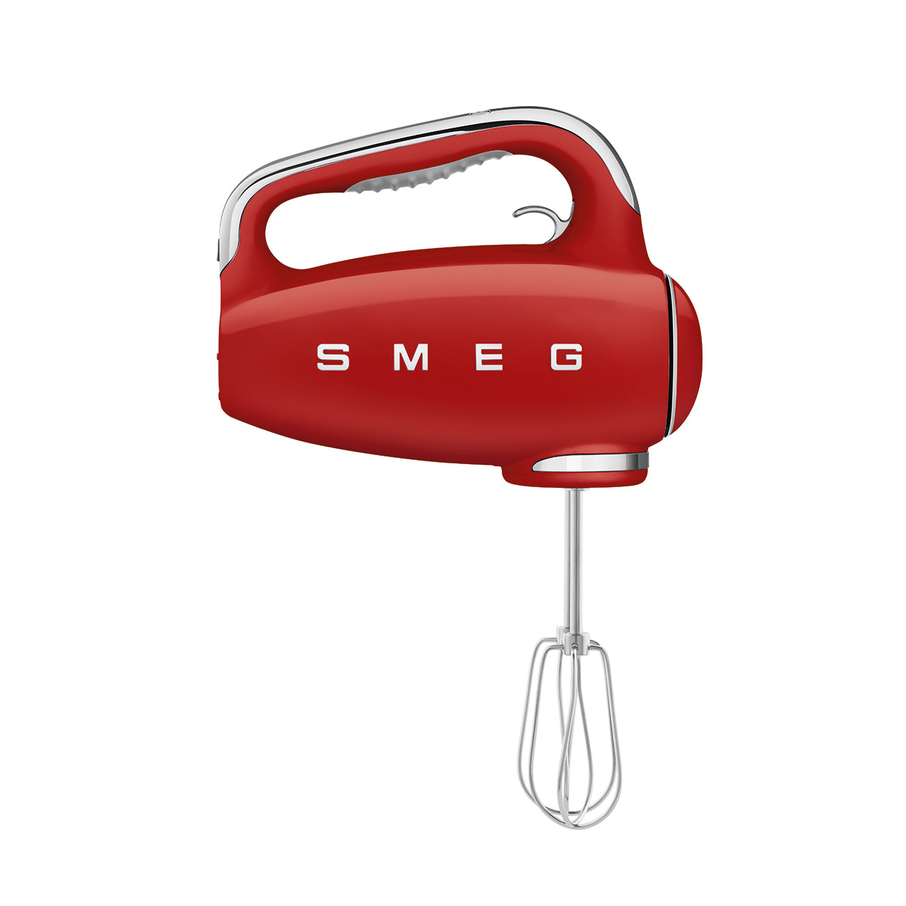 Ein roter Handmixer, isoliert auf weißem Hintergrund, mit dem Wort SMEG darauf.