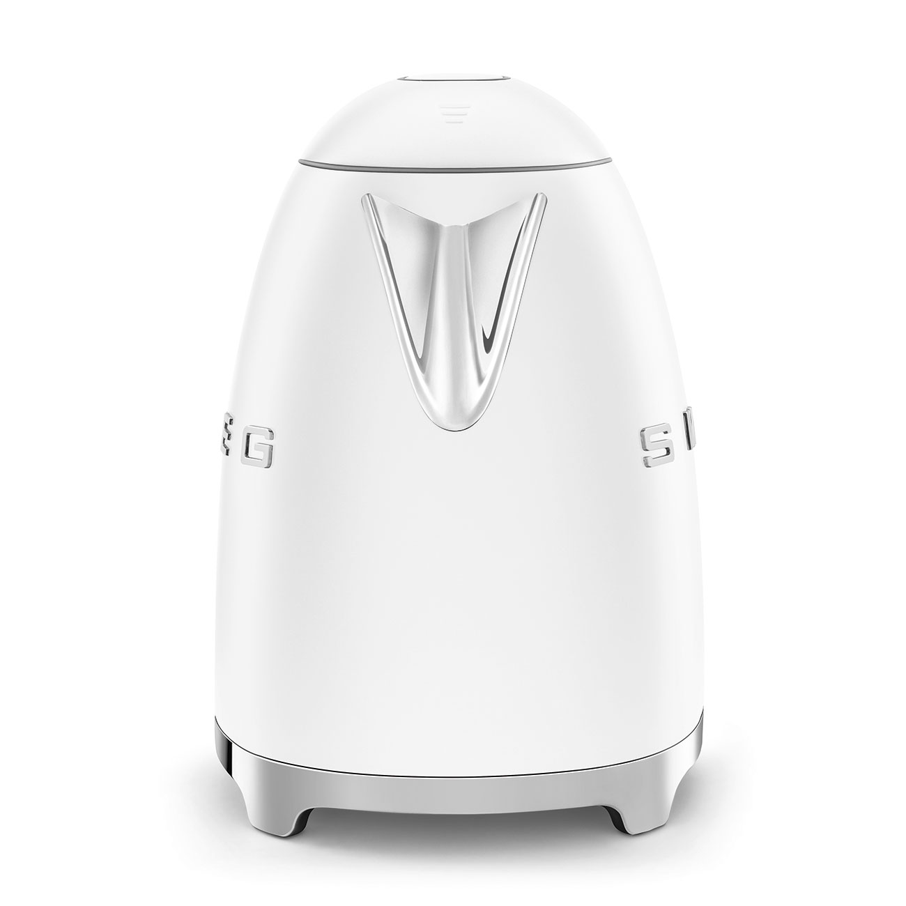 Ein weißer elektrischer Wasserkocher von Smeg mit Chromausguss und -sockel. Das Smeg-Logo ist sichtbar.