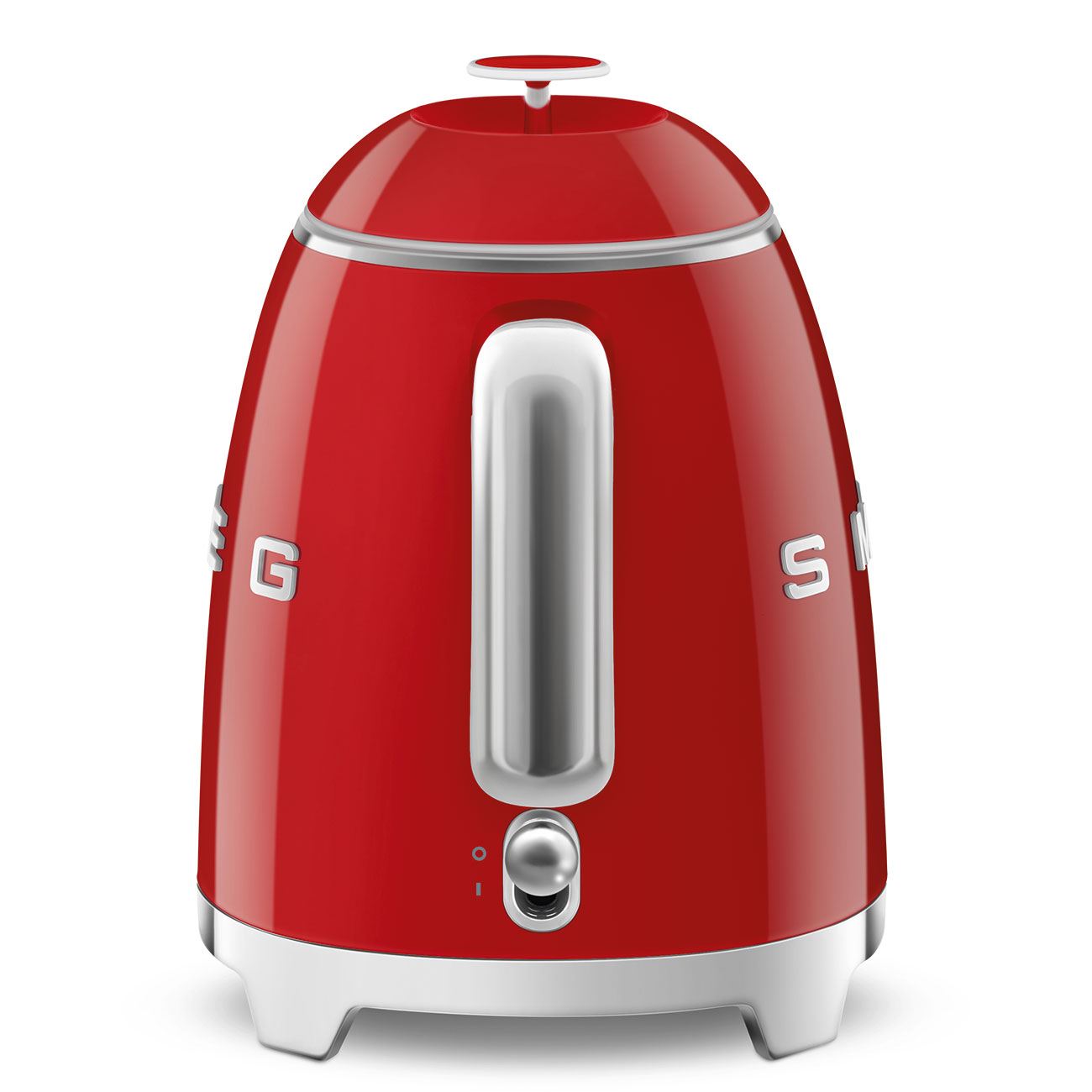Ein roter Smeg Wasserkocher mit silbernem Griff und weißem Sockel.