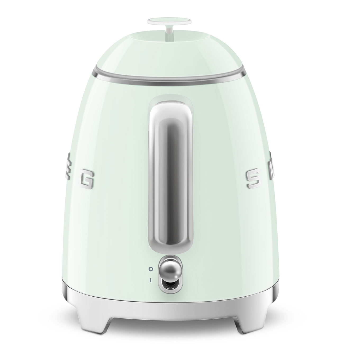 Ein mintgrüner Smeg-Wasserkocher mit Chromgriff und -sockel. Der Ein-/Ausschalter ist sichtbar.