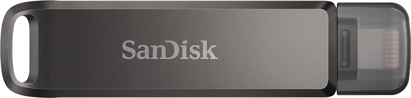 Ezüst SanDisk USB meghajtó, a márkanévvel láthatóan az elején.