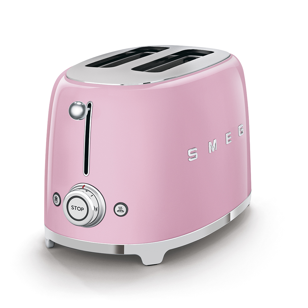 Rosa SMEG Toaster mit Chromakzenten. Verfügt über einen Hebel und eine Stopptaste.