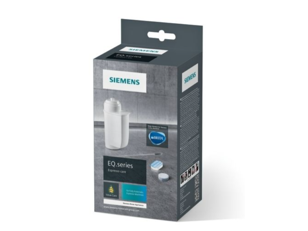 Una caja de productos para el cuidado del espresso Siemens EQ.series. Filtro blanco y tabletas visibles.