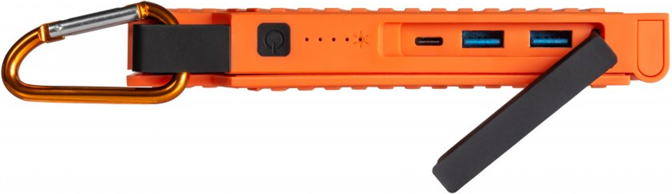 Eine orangefarbene Powerbank mit Anschlüssen, einem Karabiner und einem Ständer. Sie liegt auf einer weißen Oberfläche.