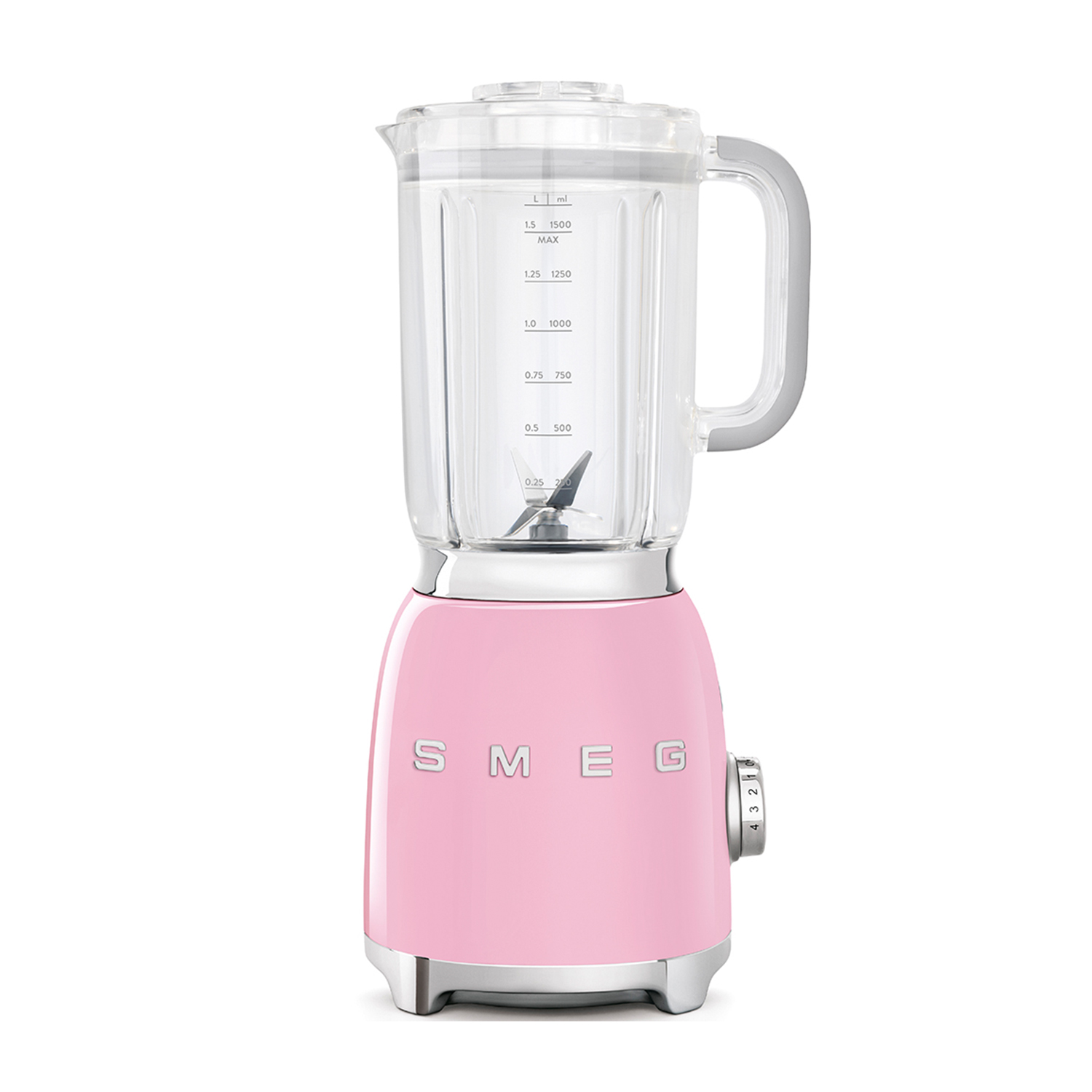 Frullatore SMEG rosa con caraffa in vetro, manico e quadrante di controllo. Sfondo bianco.