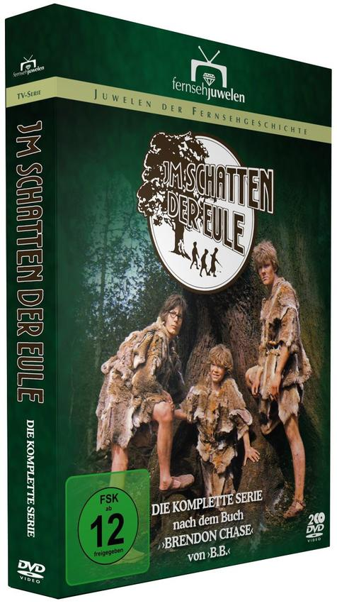 DVD-Box-Art: Drei Personen in Fell, Waldboden, Titel auf Deutsch.