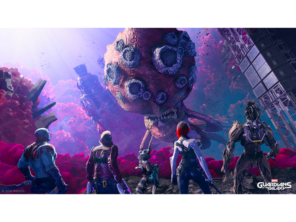 Personajes de Guardianes de la Galaxia frente a una criatura alienígena rosa grande.