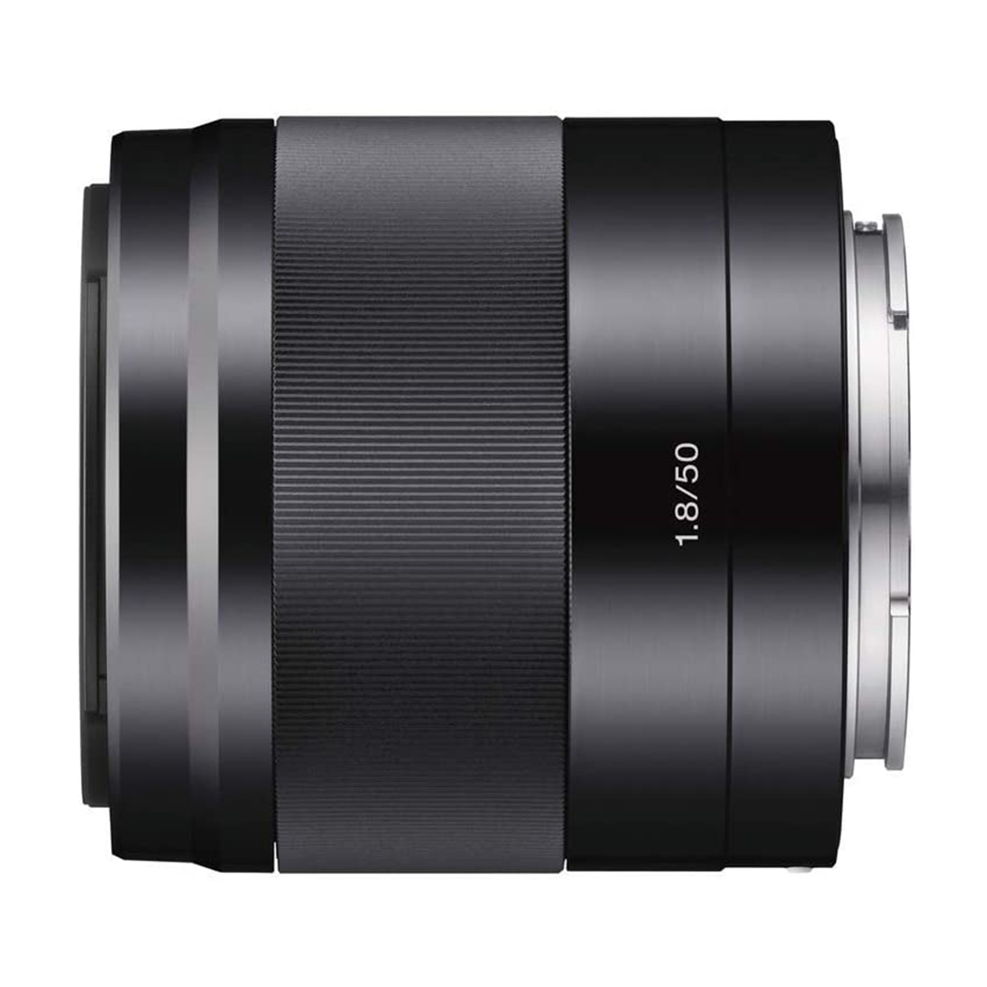 Un obiettivo nero con le marcature 1.8/50 sul lato.