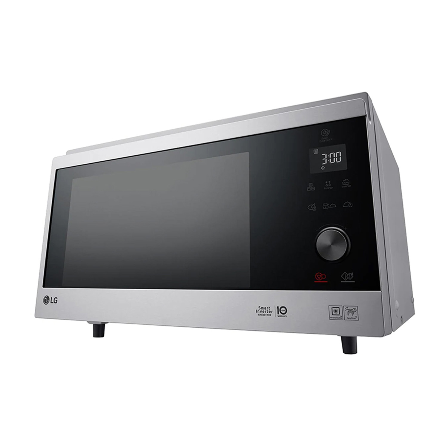 Forno a microonde argentato con orologio digitale e pannello di controllo.