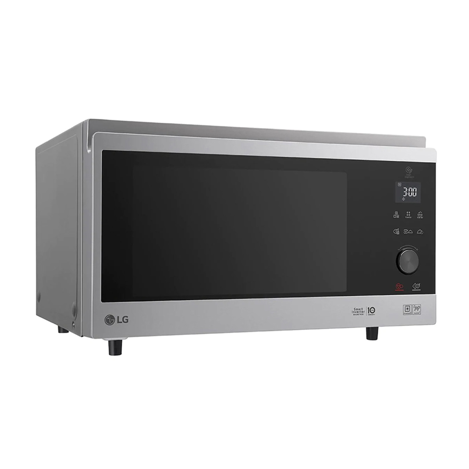 Un forno a microonde LG argentato con porta nera e pannello di controllo su sfondo bianco.