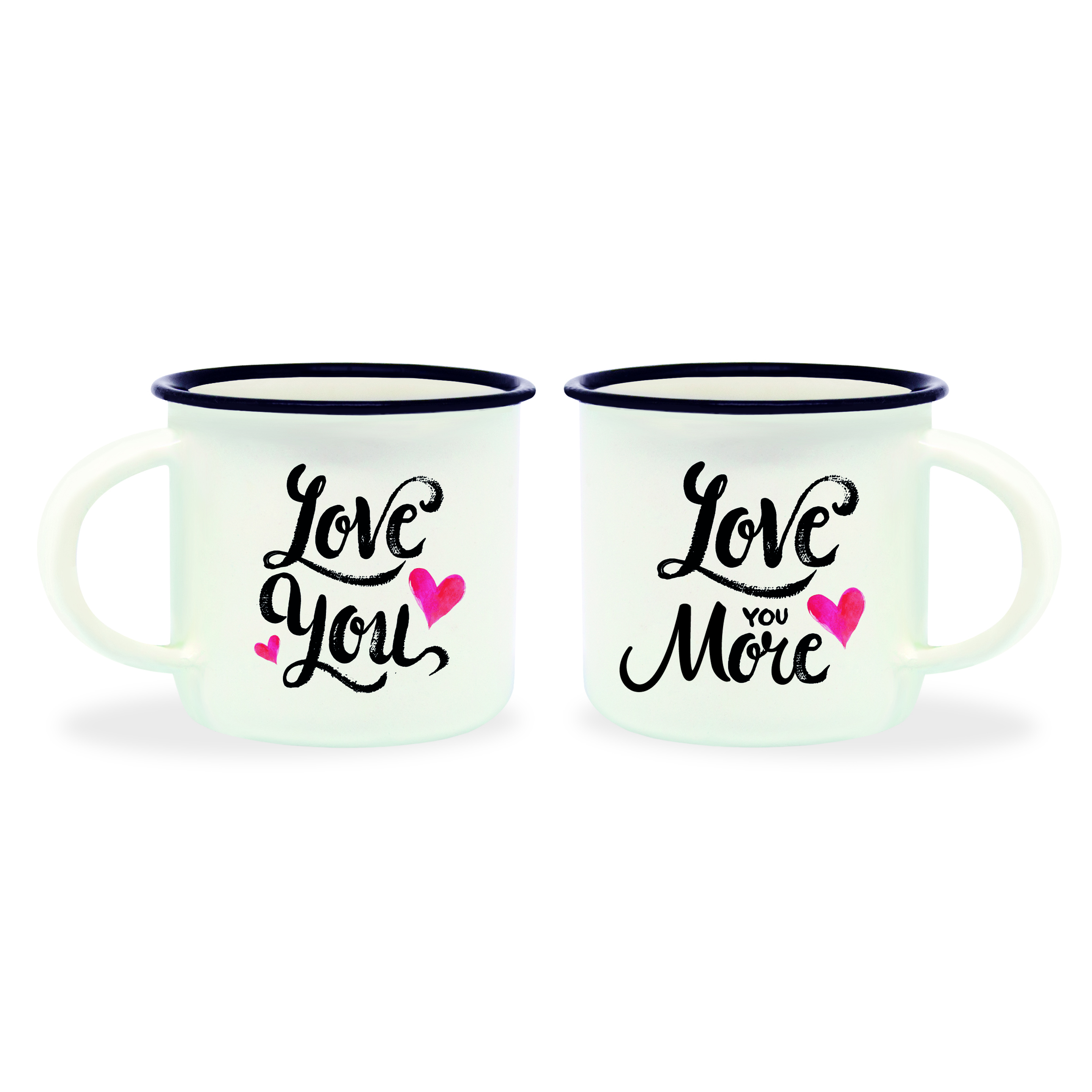 Due tazze bianche con bordi neri. Una dice 'Love You' e l'altra 'Love More', con cuori rosa.