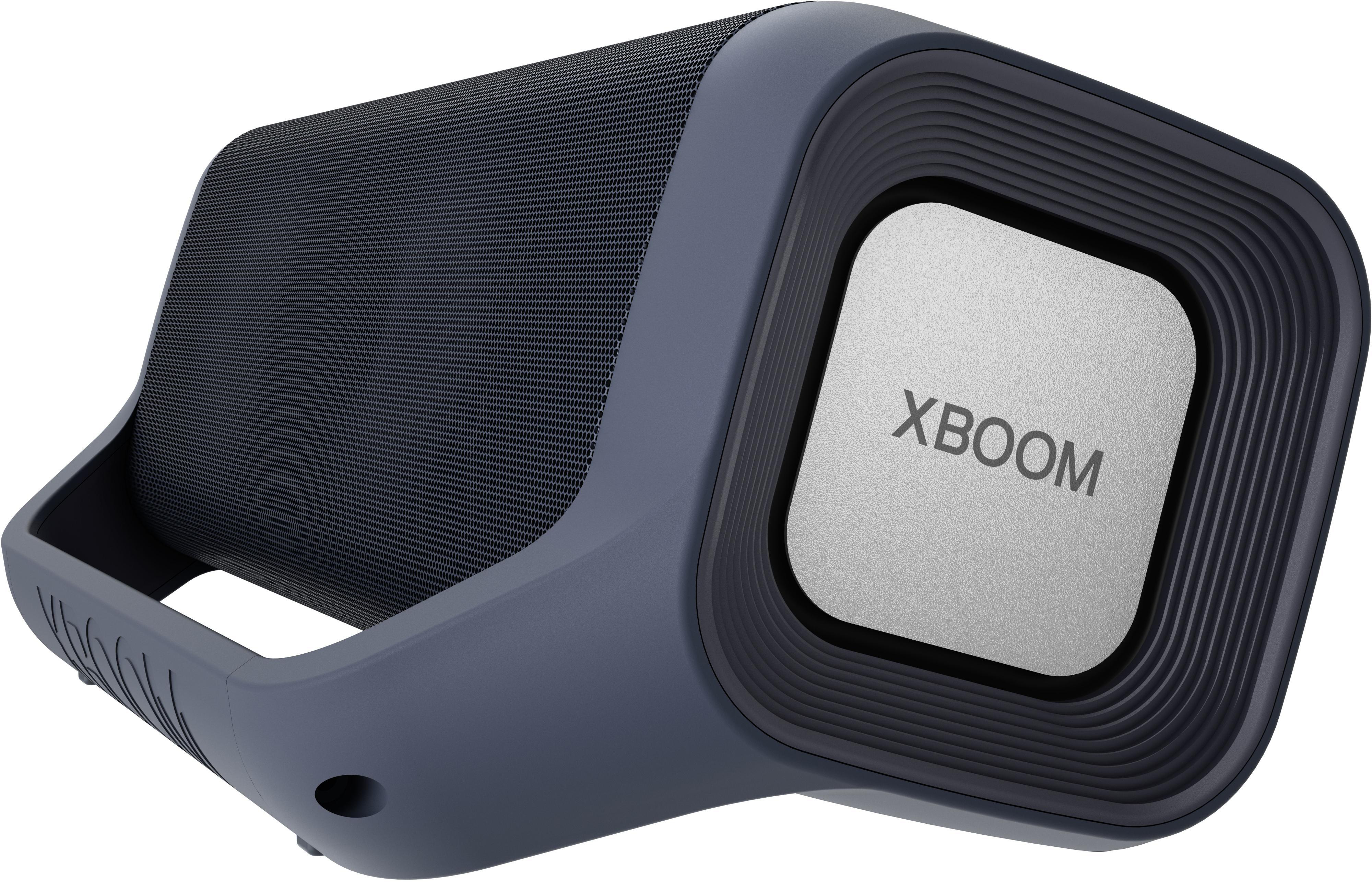 Dunkelblauer LG XBOOM-Lautsprecher. Er hat einen Griff und ein silbernes XBOOM-Logo an der Seite.