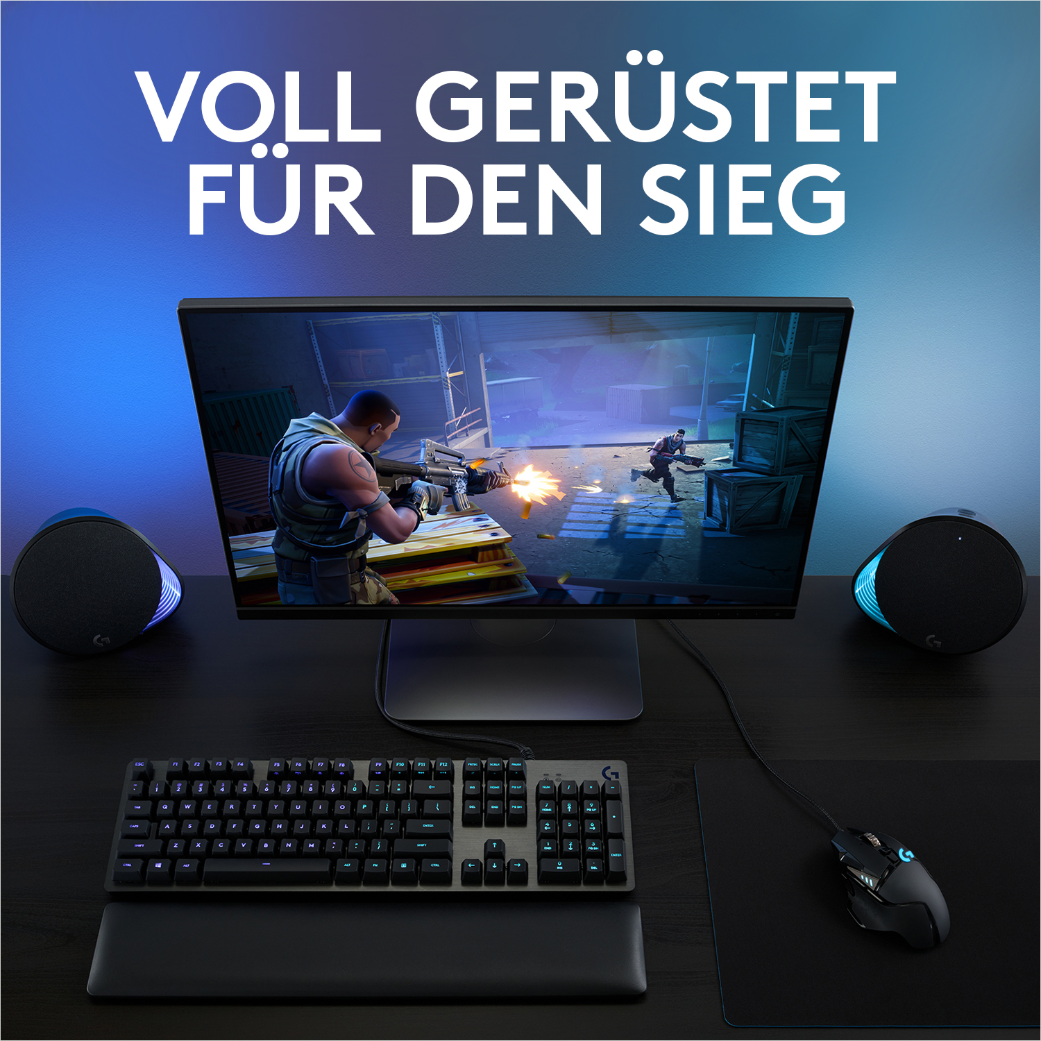 Ein Gaming-Setup mit Monitor, Tastatur, Maus und Lautsprechern. Der Bildschirm zeigt ein Spiel.