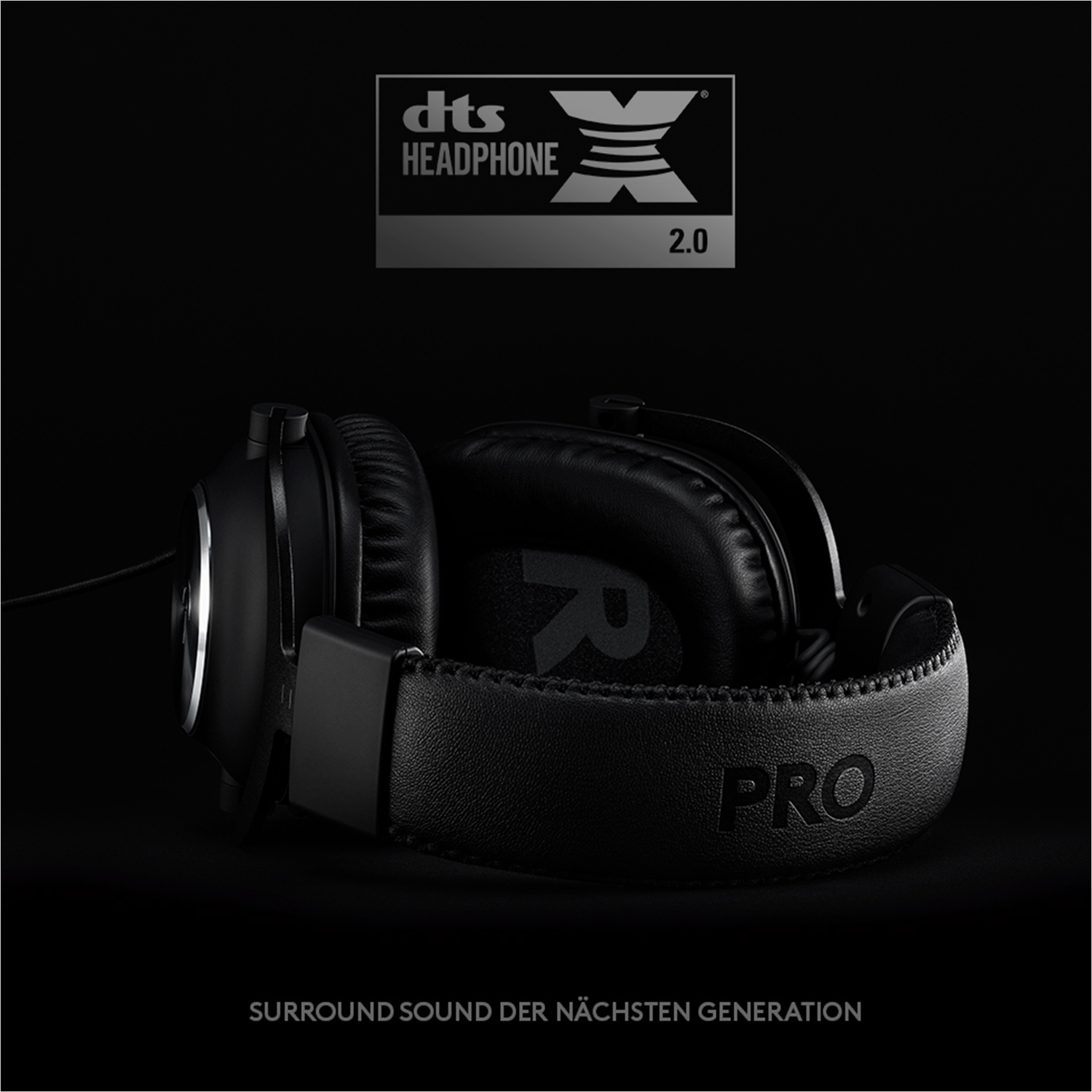 Schwarze Kopfhörer mit 'PRO' auf dem Band und 'dts HEADPHONE:X 2.0' Logo auf schwarzem Hintergrund.