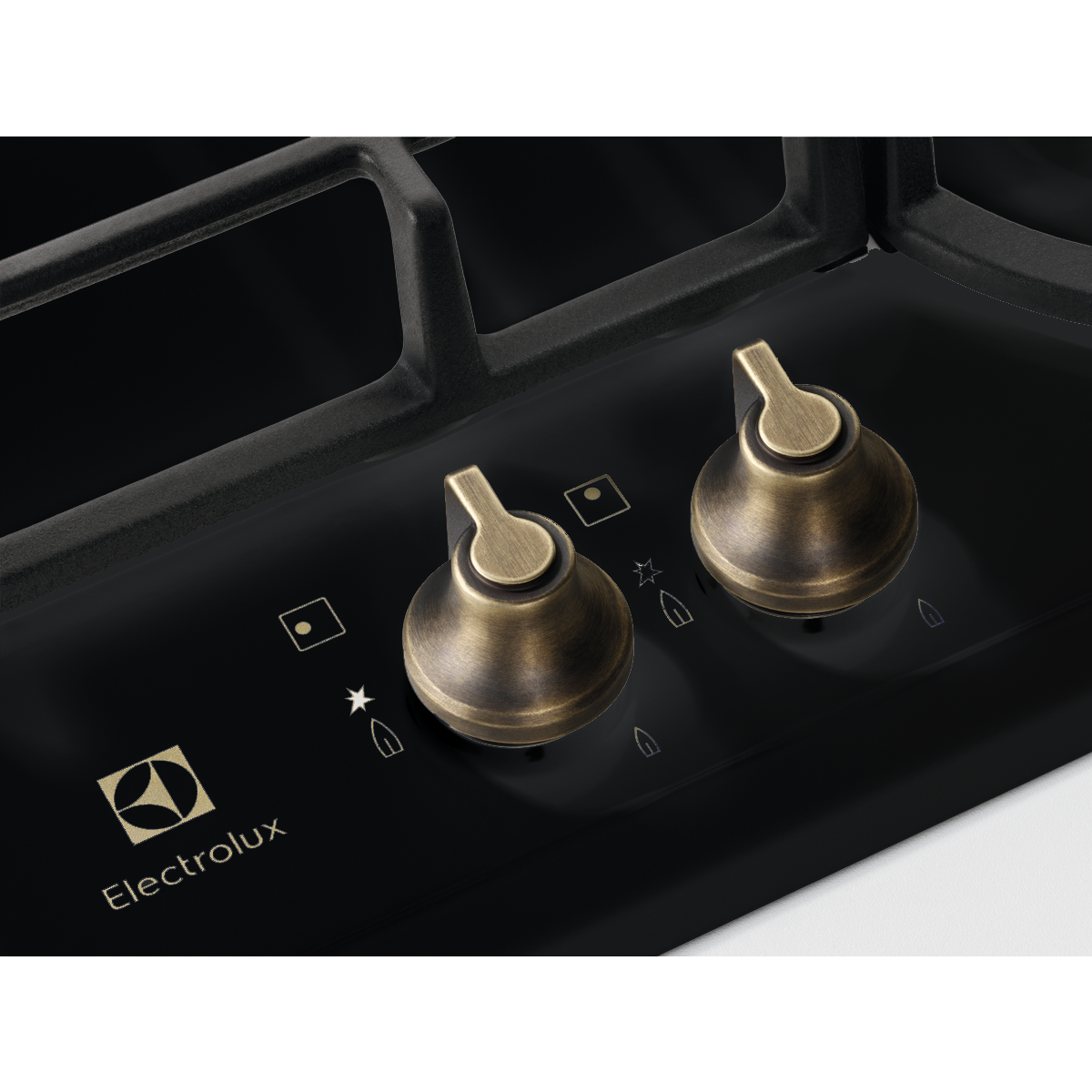 İki pirinç düğmeli siyah ocak üstü yakından görünümü, Electrolux logosu.