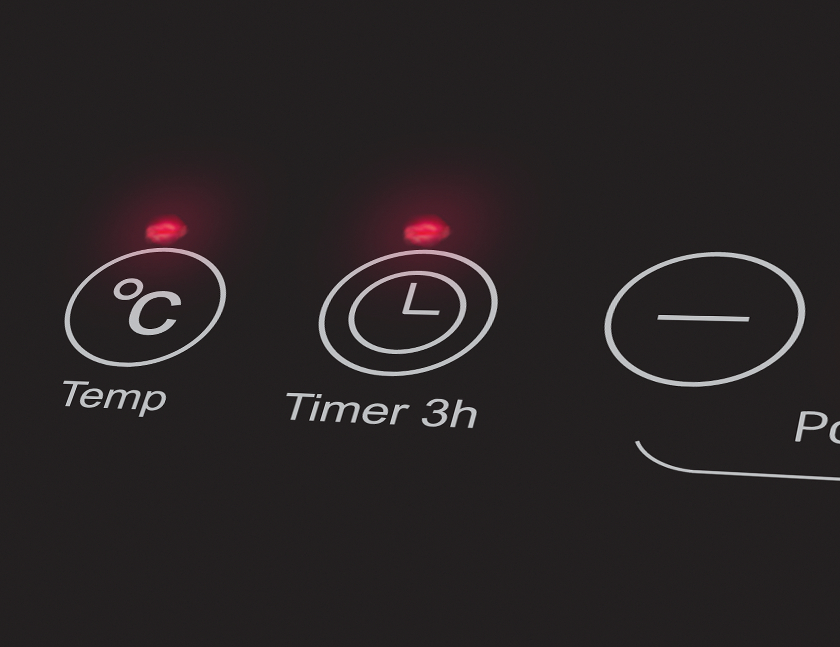 Nahaufnahme eines Bedienfelds mit rot beleuchteten Symbolen für Temperatur und Timer.