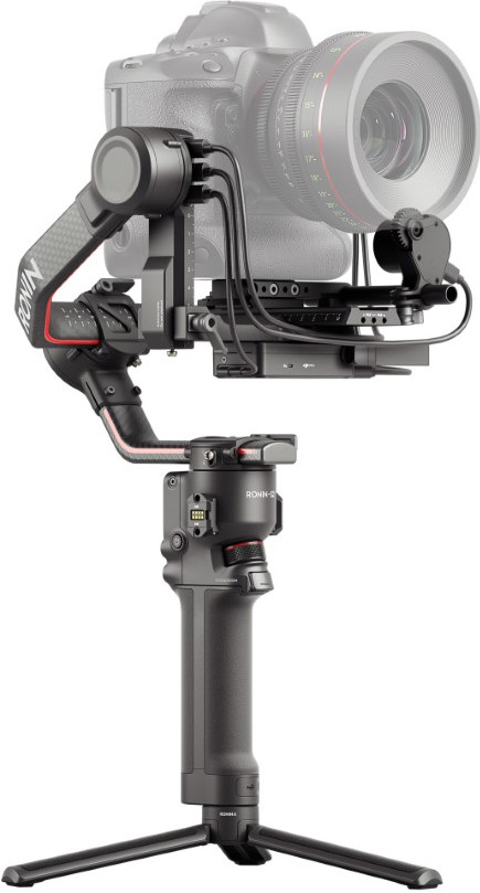 Zwarte Ronin-RS2 camerastabilisator met camera erop, op een statief. Voornamelijk zwart.