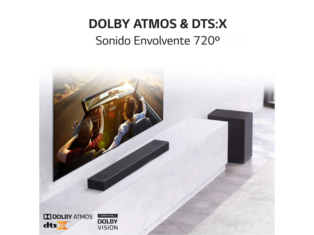 Salón con TV, barra de sonido y subwoofer. Texto sobre Dolby Atmos y DTS:X.