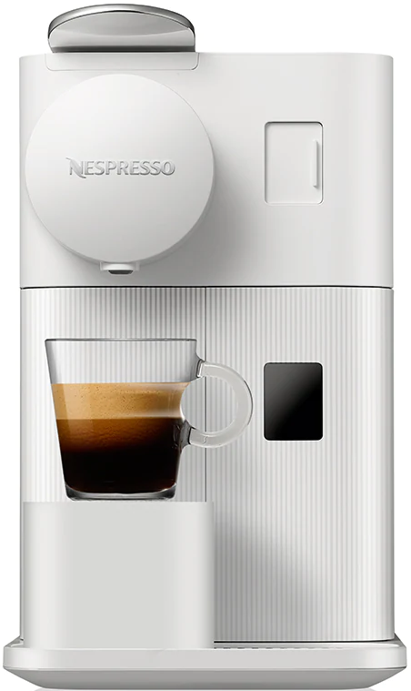 Machine à café Nespresso blanche avec un verre de café. Bouton d'alimentation noir.