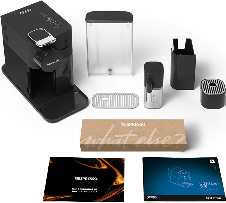 Kaffeemaschine und Zubehör, mit brauner Box und zwei Bedienungsanleitungen.
