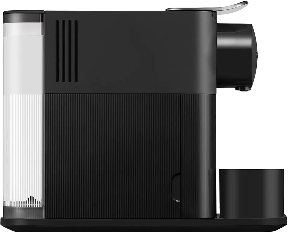 Eine schwarze Kaffeemaschine mit Wassertank und Tassenhalter auf schwarzer Oberfläche.